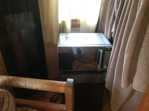 Perched Cabin with private spa | Microwave