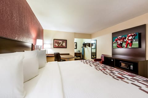 Superior Room, 1 King Bed, Non Smoking | Desk, blackout drapes, free cribs/infant beds, free WiFi