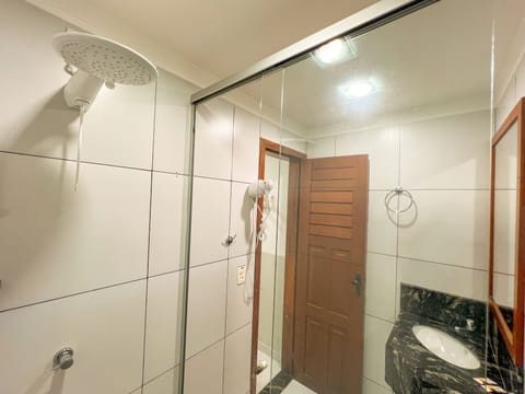 Economy Double Room | Bathroom | Shower, free toiletries, hair dryer, towels