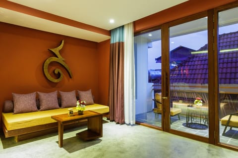 Premier Suite, Bathtub, Balcony with City View | Living area | 42-inch LCD TV with cable channels, TV, Netflix