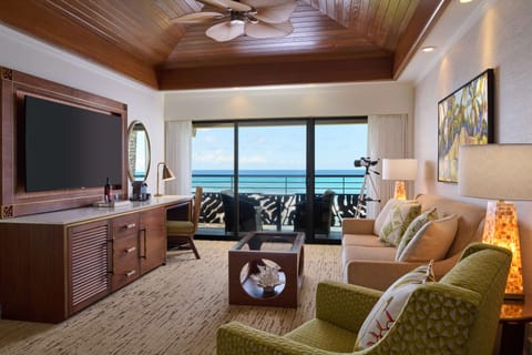 Suite, 1 Bedroom, Oceanfront | Egyptian cotton sheets, premium bedding, down comforters, in-room safe