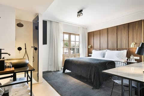 Premium Double Room, Terrace | Minibar, in-room safe, desk, soundproofing