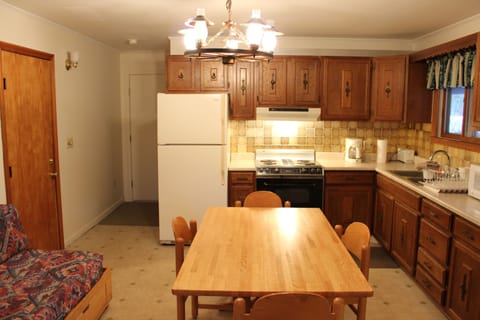 Family Unit #35 (Superior Family) with kitchen | In-room dining