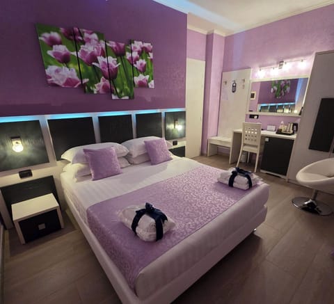 Deluxe Room | Premium bedding, minibar, in-room safe, desk