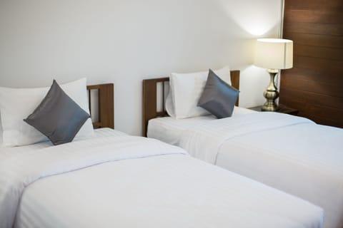 Superior Twin Room | In-room safe, desk, free WiFi, bed sheets