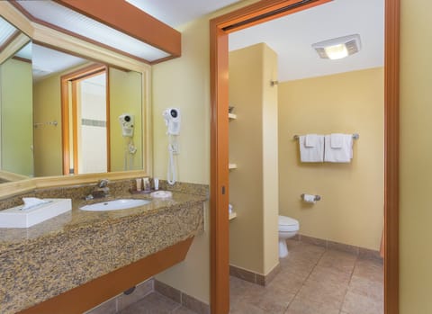 Standard Room, 1 Bedroom, Oceanfront | Bathroom | Free toiletries, hair dryer, towels