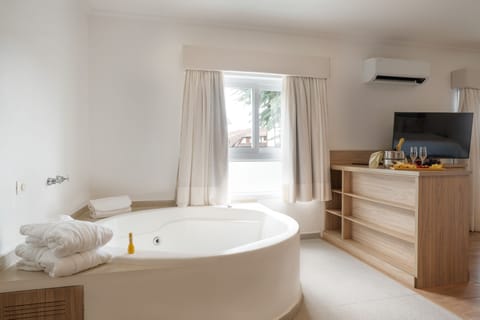 Premier Room | Private spa tub