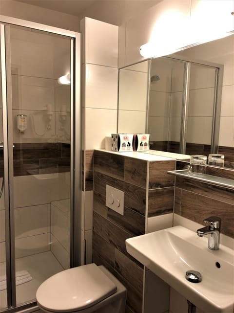 Shower, free toiletries, hair dryer, towels