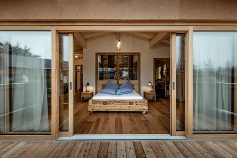 Tree House | 1 bedroom, hypo-allergenic bedding, in-room safe, free WiFi