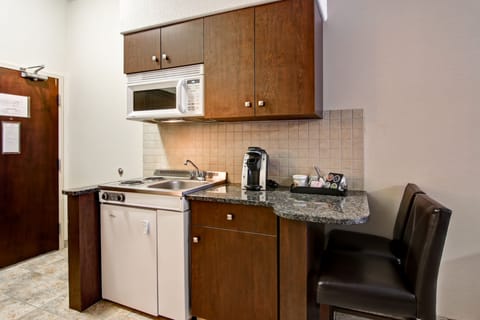 Room, 2 Queen Beds, Non Smoking, Kitchen | Private kitchen | Mini-fridge, microwave, coffee/tea maker