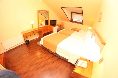 Standard Triple Room | Premium bedding, pillowtop beds, minibar, in-room safe