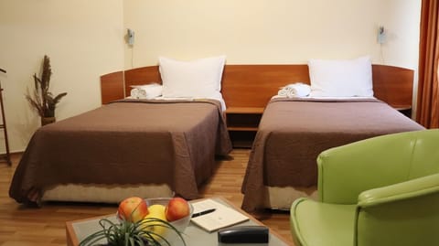 Comfort Twin Room, 1 Bedroom | Egyptian cotton sheets, Select Comfort beds, in-room safe, desk