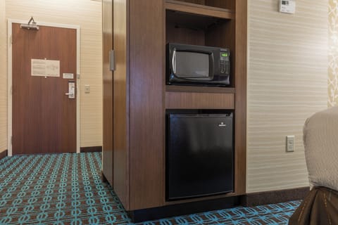 Premium bedding, in-room safe, desk, blackout drapes