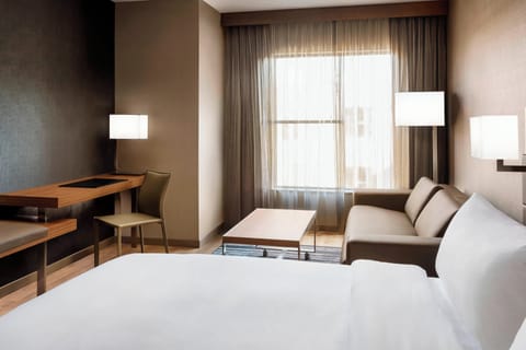 Premium bedding, in-room safe, desk, laptop workspace