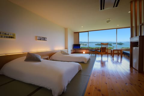 East Wing Japanese Western Style Room, Ocean View, Non Smoking | Minibar, in-room safe, desk, blackout drapes