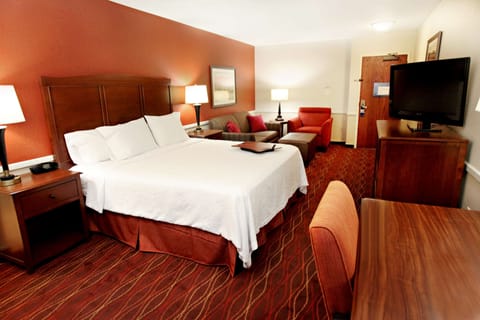 Executive Suite, 1 King Bed, Non Smoking | Hypo-allergenic bedding, in-room safe, desk, laptop workspace