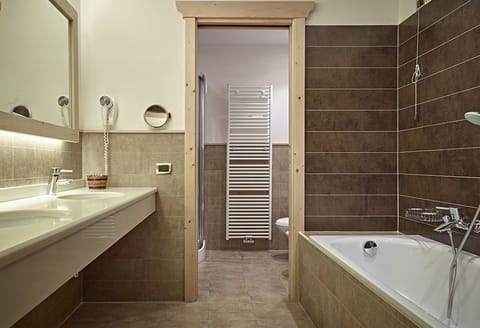 Superior Suite | Bathroom | Shower, free toiletries, hair dryer, bathrobes