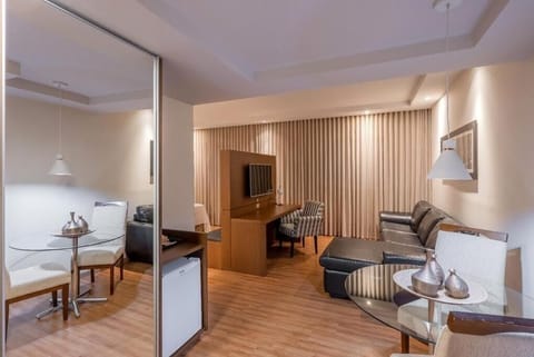 Presidential Suite, 1 King Bed, Private Bathroom, City View | In-room dining