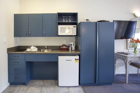 One Bedroom Suite | Private kitchenette | Fridge, microwave, stovetop, coffee/tea maker