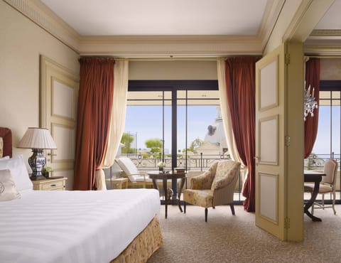 Prestige Suite | Premium bedding, minibar, in-room safe, desk