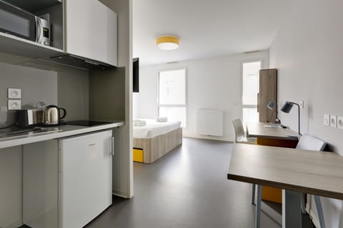 Economy Studio, 1 Double Bed | Private kitchen | Fridge, microwave, stovetop, electric kettle