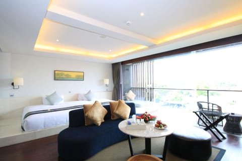 Club Suite | Living area | LED TV