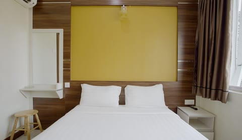 Deluxe Room | Soundproofing, iron/ironing board, free WiFi, bed sheets