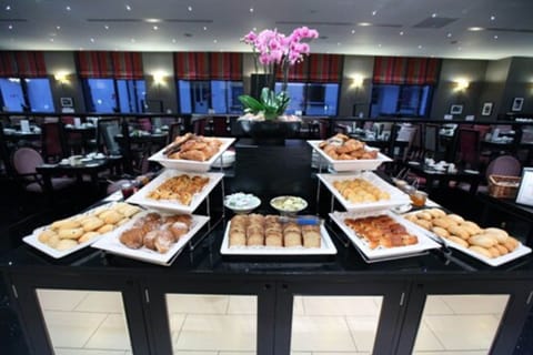 Breakfast, lunch, dinner served; Irish cuisine