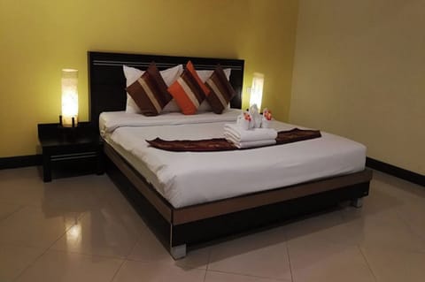 Standard Double Room | Desk, blackout drapes, free WiFi, bed sheets