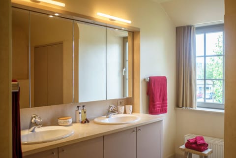 Family Suite, 2 Bedrooms, Garden View | Bathroom | Free toiletries, hair dryer, towels, soap