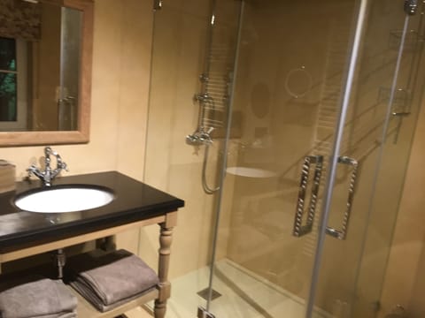 Deluxe Double Room | Bathroom | Shower, designer toiletries, hair dryer, bathrobes