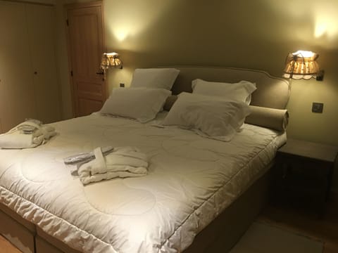 Luxury Double Room, Garden View | Premium bedding, minibar, in-room safe, desk