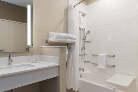 Room, 2 Queen Beds, Non Smoking | Bathroom | Combined shower/tub, free toiletries, hair dryer, towels