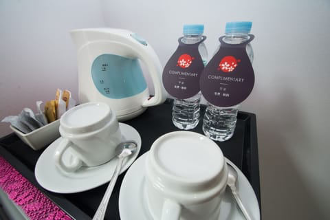 Fridge, coffee/tea maker, electric kettle