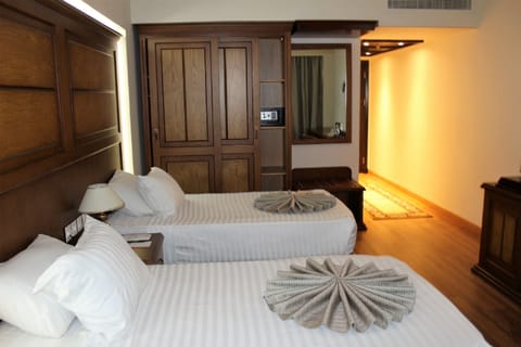 Standard Room | Minibar, in-room safe, blackout drapes, free WiFi