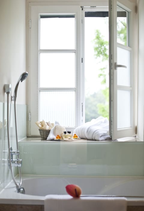 Double Room | Deep soaking bathtub