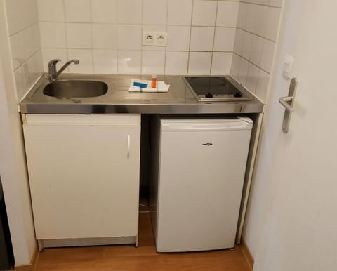 Fridge, microwave, stovetop, electric kettle