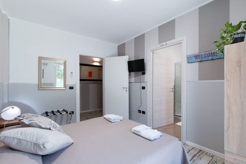 Classic Double Room | Premium bedding, desk, free WiFi, bed sheets