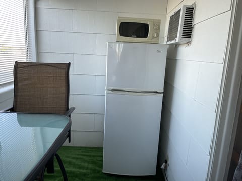 Basic Double Room, 1 Queen Bed, Balcony, City View | 4 bedrooms, iron/ironing board, WiFi, bed sheets