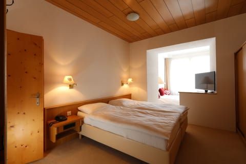 Quadruple Room | In-room safe, desk, soundproofing, rollaway beds