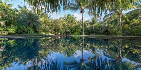 3 outdoor pools, sun loungers