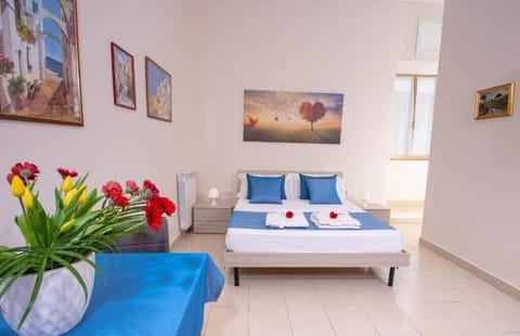 Camera matrimoniale, bagno privato (External) | Hypo-allergenic bedding, down comforters, memory foam beds, free minibar