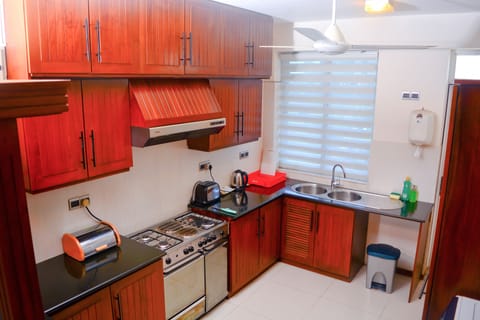 Deluxe Duplex, 4 Bedrooms, City View | Private kitchen | Fridge, microwave, oven, coffee/tea maker