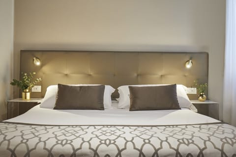 Deluxe Double Room (1° floor) | Egyptian cotton sheets, premium bedding, down comforters
