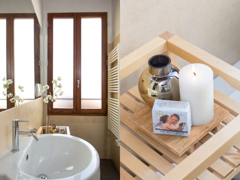 Double Room | Bathroom amenities | Shower, free toiletries, hair dryer, slippers