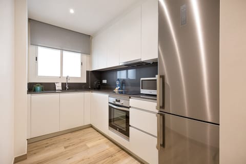 Luxury Apartment, 3 Bedrooms, City View | Private kitchen | Full-size fridge, microwave, oven, stovetop