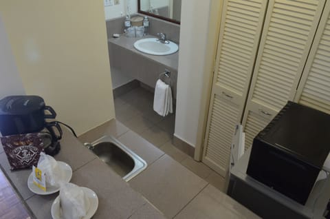 Junior Suite, 2 Double Beds | Bathroom | Shower, free toiletries, towels