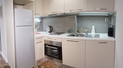 Apartment, 1 Bedroom (B3) | Private kitchen