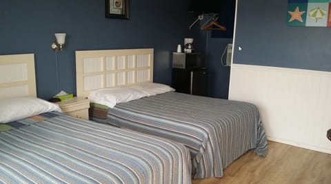 Standard Room, Multiple Beds | Iron/ironing board, free WiFi