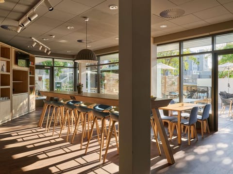 Daily buffet breakfast (CHF 19.00 per person)